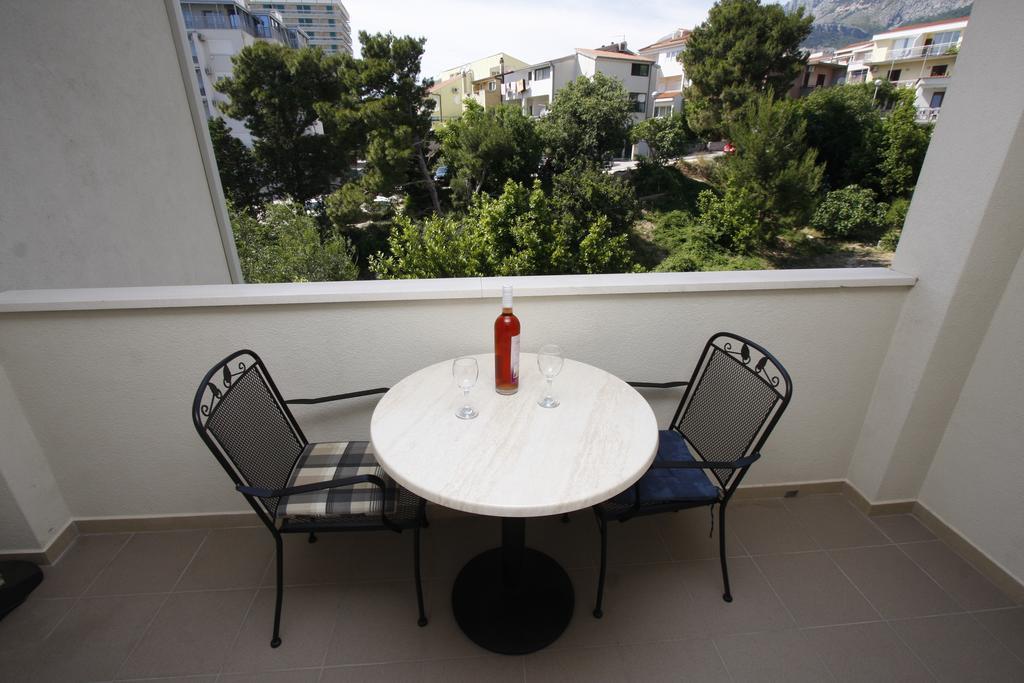 Apartments Neva Makarska Room photo