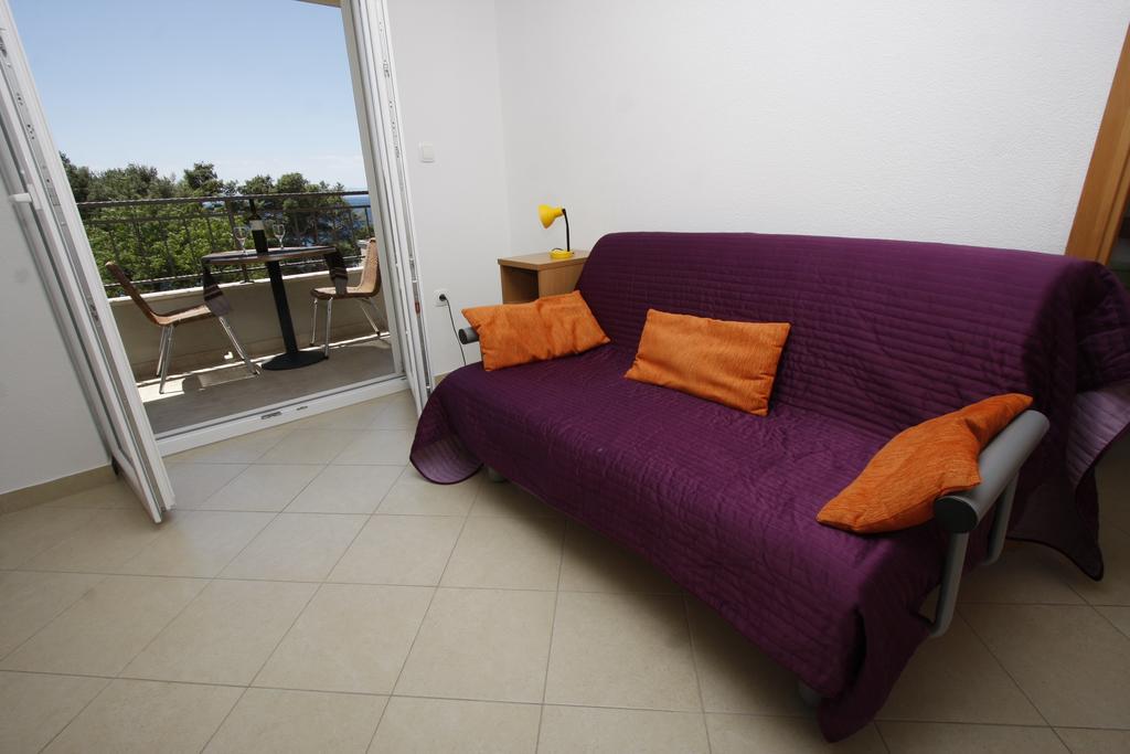 Apartments Neva Makarska Room photo